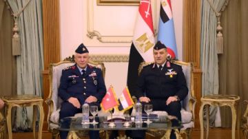 تقارب عسكري متسارع.. قائد القوات الجوية يلتقى نظيره التركي لبحث التعاون المشترك