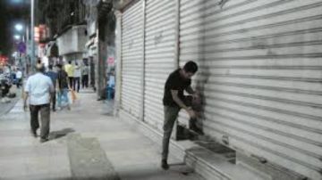 قبل ساعات من ليالي السهر.. مواعيد غلق المحلات ومحطات الوقود والمخابز في رمضان