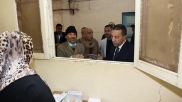 محافظ المنوفية يبدي استياؤه من سوء تنظيم الخدمة بالتأمين الصحي .. ويشدد على حسن معاملة المرضي محافظ المنوفية يبدي استياؤه من سوء تنظيم الخدمة بالتأمين الصحي .. ويشدد على حسن معاملة المرضي