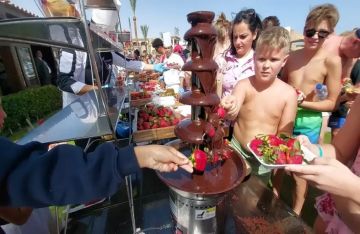 فنادق الغردقة السياحية تحتفل بـ الفلانتاين بمهرجان الفراولة فنادق الغردقة السياحية تحتفل بـ الفلانتاين بمهرجان الفراولة