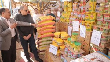 محافظ المنيا يفتتح منفذا للسلع الغذائية بأسعار مخفضة بمركز بني مزار