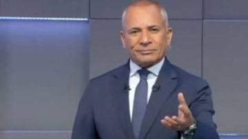 أحمد موسى ينفعل على الهواء بسبب تراكم القمامة خلف أهرامات الجيزة: المشهد لا يليق بمصر