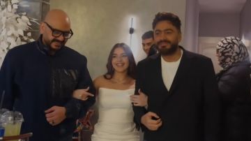 برفقة شقيقيه.. تامر حسني يقدم هاجر الشافعي لخطيبها