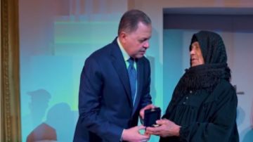 تقديرا لتضحياتهم.. وزير الداخلية يكرم أسماء الشهداء والمصابين