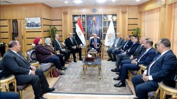 رئيس جامعة المنصورة يبحث دعم الخدمات الطبية والتعليمية مع أعضاء مجلسي النواب والشيوخ رئيس جامعة المنصورة يبحث دعم الخدمات الطبية والتعليمية مع أعضاء مجلسي النواب والشيوخ