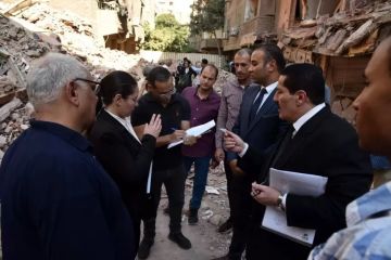 فريق من النيابة الإدارية يعاين عقار دشنا المنهار