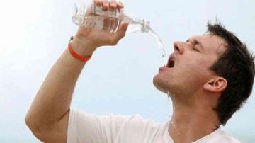 كيف تتجنب العطش أثناء الصيام؟.. ابتعد عن هذه المشروبات في السحور كيف تتجنب العطش أثناء الصيام؟.. ابتعد عن هذه المشروبات في السحور