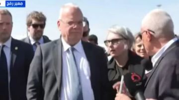 وفد سويدي وآخر فنلندي يتفقدان معبر رفح يرافقهم محافظ شمال سيناء