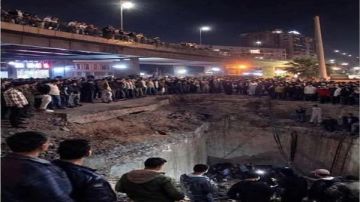 الزاوية الحمراء تشهد حادثا مفاجئا.. ميكروباص يسقط والحظ ينقذ الركاب الزاوية الحمراء تشهد حادثا مفاجئا.. ميكروباص يسقط والحظ ينقذ الركاب