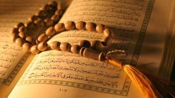 سورة الفاتحة.. ما سر اختيارها لبداية الصلاة في كل ركعة؟ فيديو