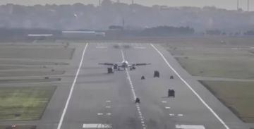 طائرة مصرية تهبط اضطراريا في إسطنبول قبل كارثة محققة