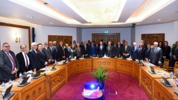 عودة مصرية قوية لأفريقيا.. ماذا دار في لقاء وزير الخارجية وسفراء سابقين بالقارة السمراء