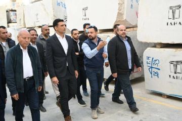 وزير الصناعة المصري يتفقد مصانع الرخام والجرانيت بـ شق الثعبان 