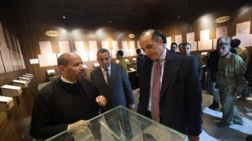 وزير المجالس النيابية يتفقد جناح الأزهر بمعرض الكتاب ويشيد بدوره في بناء الوعي الفكري وزير المجالس النيابية يتفقد جناح الأزهر بمعرض الكتاب ويشيد بدوره في بناء الوعي الفكري