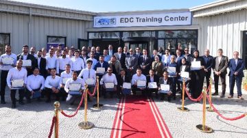 تخريج دفعة جديدة من متدربي منح وزارة العمل وتشغيل المتميزين تخريج دفعة جديدة من متدربي منح وزارة العمل وتشغيل المتميزين