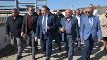 محافظ بورسعيد يوجه بدراسة طرح جزء من مشروع تربية الماشية للقطاع الخاص محافظ بورسعيد يوجه بدراسة طرح جزء من مشروع تربية الماشية للقطاع الخاص