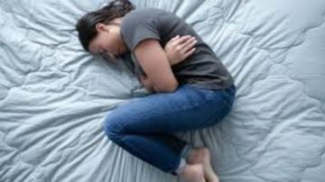 هل ألم المعدة المستمر سببه نفسي أم عضوي؟ فرق صادم يغير طريقة علاجك