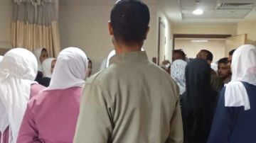 كسروا ذراعها.. أهالي مريض يعتدون على ممرضة بمستشفى نجع حمادي العام