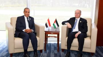 وزير الخارجية يناقش مع رئيس وزراء فلسطين تنفيذ بنود خطة ترامب فى غزة وزير الخارجية يناقش مع رئيس وزراء فلسطين تنفيذ بنود خطة ترامب فى غزة