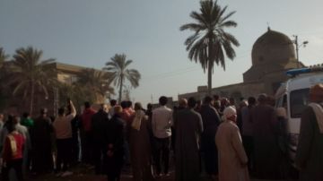 انقلبت بهم سيارة في مصرف.. تشييع جثامين شهداء لقمة العيش الأربعة بالدقهلية.. صور