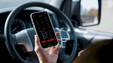 زي الألعاب.. أول سيارة يمكن التحكم فيها من خلال الهاتف الذكي