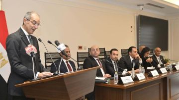 عمرو طلعت يستعرض خطة الوزارة لوضع تشريع لضبط استخدام الأطفال لوسائل التواصل الاجتماعي عمرو طلعت يستعرض خطة الوزارة لوضع تشريع لضبط استخدام الأطفال لوسائل التواصل الاجتماعي