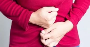 3 عادات غذائية للحد من الانتفاخ وبطء الهضم المرتبطين بفصل الشتاء