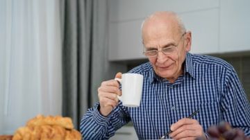 القراءة وتعلم اللغات يقللان خطر ألزهايمر بنسبة 40 .. دراسة تكشف سر تأخير المرض 5 سنوات