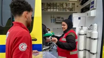 الهلال الأحمر يقدم خدمات إنسانية وإغاثية للدفعة السابعة من مرضى ومصابي غزة