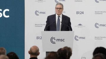 ستارمر: بريطانيا ستنشر مجموعة حاملات طائرات شمال الأطلسي