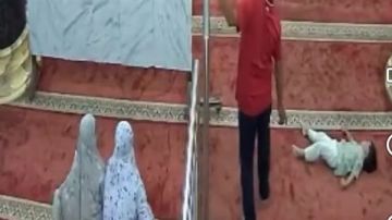 فيديو مزاح داخل مسجد تسبب في وفاة طفل صغير يثير جدل السوشيال ميديا عاجل فيديو مزاح داخل مسجد تسبب في وفاة طفل صغير يثير جدل السوشيال ميديا عاجل