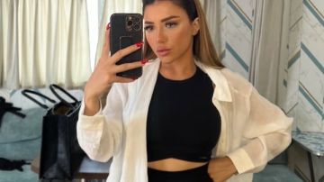 سارة سلامه تثير الجدل بإطلالة جريئة سارة سلامه تثير الجدل بإطلالة جريئة