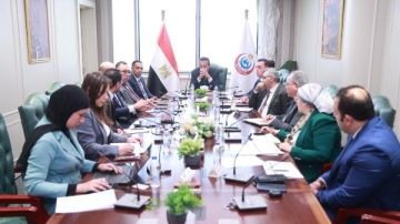 وزير الصحة يناقش إنشاء مراكز متخصصة لعلاج الأورام والإشعاع في صعيد مصر وزير الصحة يناقش إنشاء مراكز متخصصة لعلاج الأورام والإشعاع في صعيد مصر