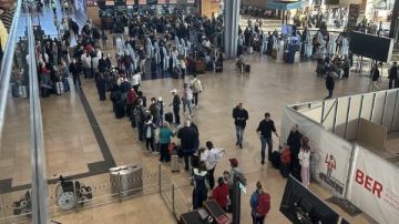 الطقس يشل حركة الطيران في مطار برلين