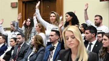 المدعية العامة الأمريكية تفجر جدلا واسعا بشأن تاجرة القاصرات شريكة إبستين المدعية العامة الأمريكية تفجر جدلا واسعا بشأن تاجرة القاصرات شريكة إبستين