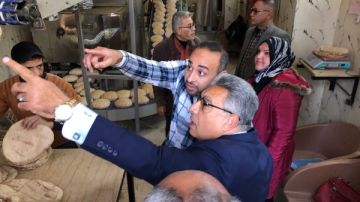 محافظ الدقهلية يتفقد مخابز المنصورة لمتابعة جودة الخبز والالتزام بالموازين محافظ الدقهلية يتفقد مخابز المنصورة لمتابعة جودة الخبز والالتزام بالموازين
