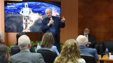 جون إلكينغتون: العالم عند مفترق طرق والاستدامة تحتاج إلى تغيير جذري جون إلكينغتون: العالم عند مفترق طرق والاستدامة تحتاج إلى تغيير جذري