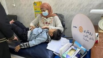 فحص 635 حالة وإجراء 64 عملية مجانية خلال قافلة طبية بالداخلة