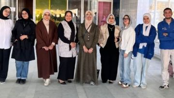 محافظ بني سويف يهنئ طالبة بالفوز بالمركز الأول بمسابقة ISEF 2026 محافظ بني سويف يهنئ طالبة بالفوز بالمركز الأول بمسابقة ISEF 2026