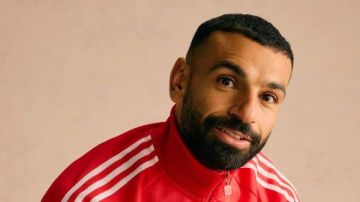 محمد صلاح يتصدر الإعلان الدعائي لملابس ليفربول الجديدة .. شاهد