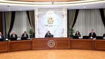 مدبولى يناقش إجراءات حماية الأطفال والنشء من المحتوي الضار على وسائل التواصل مدبولى يناقش إجراءات حماية الأطفال والنشء من المحتوي الضار على وسائل التواصل