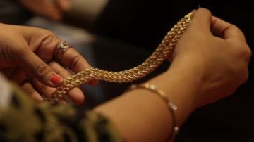 ارتفاع أسعار الذهب قرب 5100 دولار مدفوعة بتوترات ترامب وإيران.. فما القادم؟