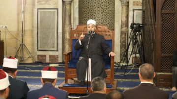 درس التراويح بالجامع الأزهر يحذر من انشغال الآباء عن أبنائهم ويطالبهم بأن يكونوا قدوة حسنة لهم درس التراويح بالجامع الأزهر يحذر من انشغال الآباء عن أبنائهم ويطالبهم بأن يكونوا قدوة حسنة لهم