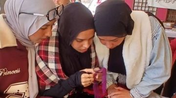 محافظ أسيوط: مكتبة مصر العامة تستضيف ورش تعليم فن التللي للفتيات