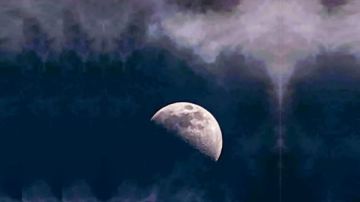 السعودية توثق التربيع الأول لـ هلال شهر رمضان شاهد