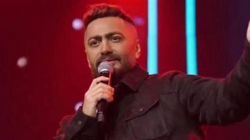 تامر حسني يتوج بجائزة Mega Star of the Year 2025 من تيك توك