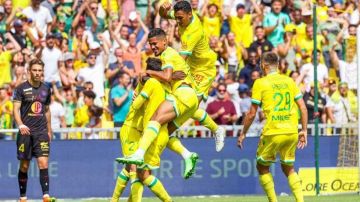 حارس نانت الفرنسي يتظاهر بالإصابة خلال مواجهة لوهافر من أجل زملائه الصائمين