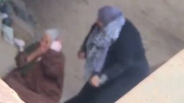 عندها 90 سنة..التحقيق مع المتهمة بالتعدي على والدتها المسنة في الشرقية