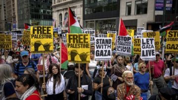 قاضي أمريكي يرفض ترحيل طالبة تركية مؤيدة للفلسطينيين و يفرج عنها قاضي أمريكي يرفض ترحيل طالبة تركية مؤيدة للفلسطينيين و يفرج عنها