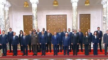 أحمد موسى: الحكومة الجديدة مكلفة باستكمال مسيرة التنمية وتنفيذ الملفات بكفاءة عالية أحمد موسى: الحكومة الجديدة مكلفة باستكمال مسيرة التنمية وتنفيذ الملفات بكفاءة عالية